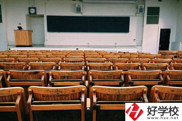 湖南醫(yī)藥中專學(xué)校主要專業(yè)有哪些？就業(yè)優(yōu)勢有哪些？