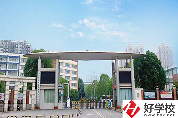 長沙博雅衛(wèi)生中等專業(yè)學(xué)校的學(xué)費(fèi)標(biāo)準(zhǔn)是多少？