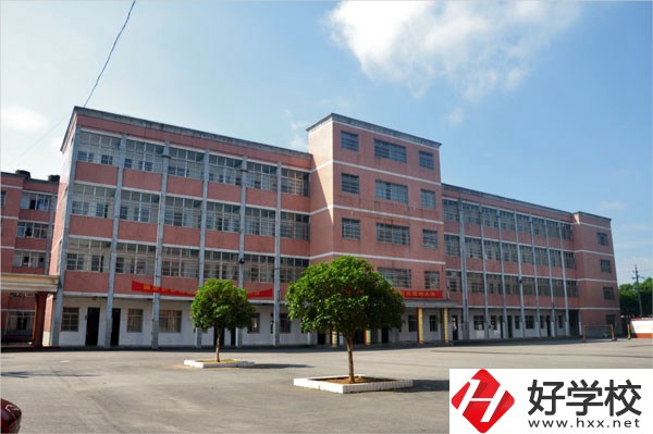 寧鄉(xiāng)市瀟湘職業(yè)中專學校有什么特色專業(yè)？