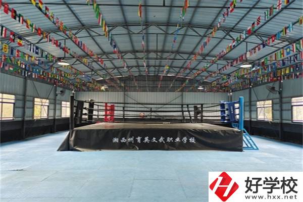 湖南省鳳凰縣有哪些中專？辦學特色是什么？
