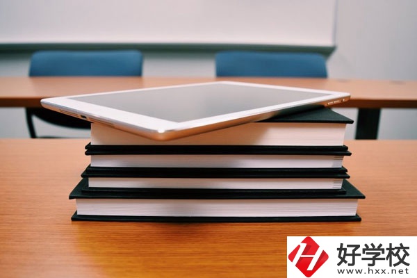 報考商務(wù)英語專業(yè)，長沙這兩所職校不可不看