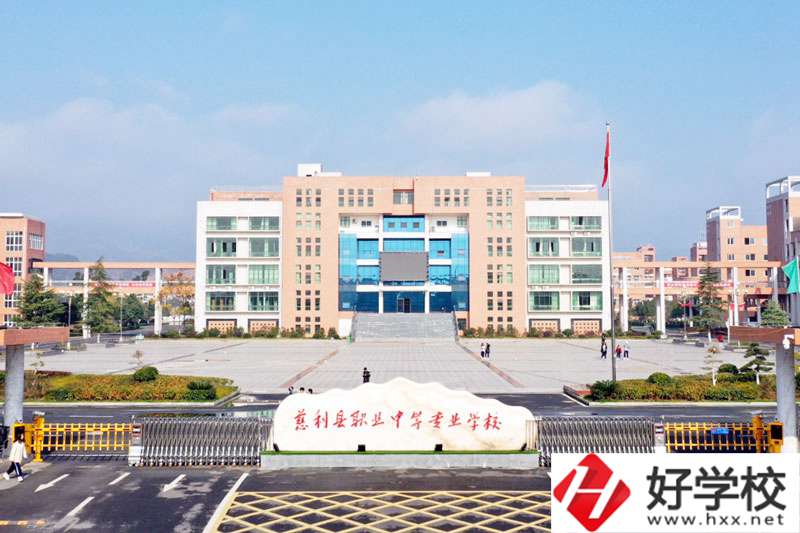 在慈利縣職業(yè)中等專業(yè)學(xué)校學(xué)導(dǎo)游專業(yè)怎么樣？