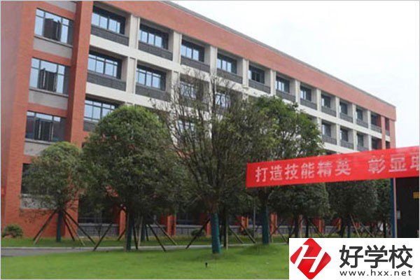 南縣職業(yè)中等專業(yè)學(xué)校的辦學(xué)條件怎么樣？有哪些專業(yè)？