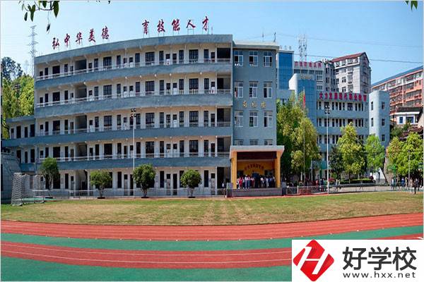 懷化市旅游學(xué)校是公辦的嗎？學(xué)費情況怎么樣？