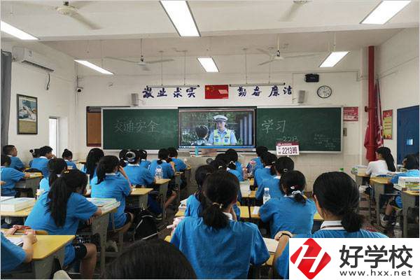 湖南八年級畢業(yè)能上中專嗎？要看哪些成績？