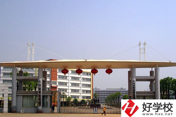 長沙市賀龍體育運(yùn)動學(xué)校推薦去嗎？學(xué)校好不好？