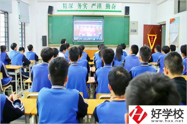 長沙華中涉外職業(yè)高中的商務(wù)日語專業(yè)怎么樣？學(xué)費(fèi)貴嗎？