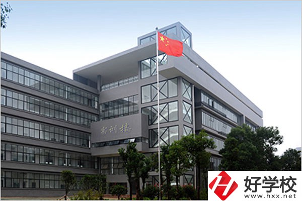 湘潭鋼鐵集團職業(yè)中專學校有哪些辦學優(yōu)勢？
