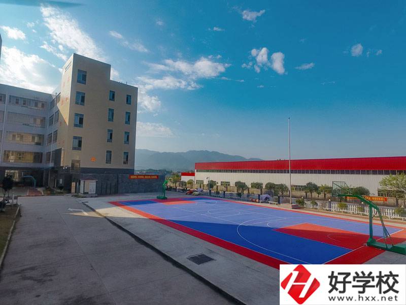 湖南省茶陵縣職業(yè)中等專業(yè)學(xué)校運(yùn)動(dòng)場