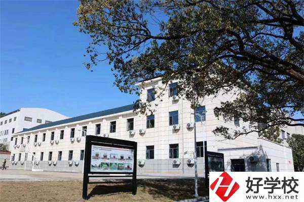 湖南有國家正規(guī)民辦技校嗎？民辦技校真的不值得讀嗎？