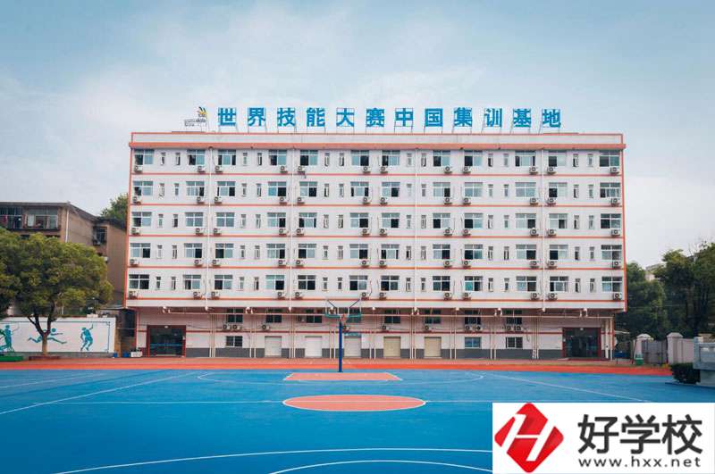 長(zhǎng)沙建筑工程學(xué)校值不值得報(bào)考？從三個(gè)方面進(jìn)行分析