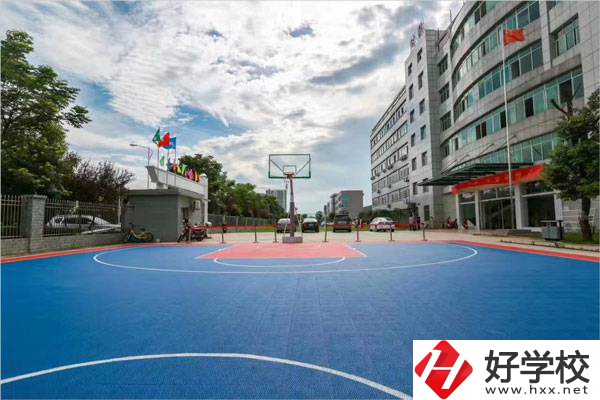 湘潭財經(jīng)職業(yè)技術學校是公辦的嗎？有什么特色？