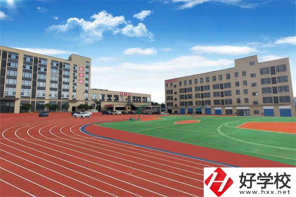 婁底衛(wèi)校招初中生嗎？學費貴嗎？