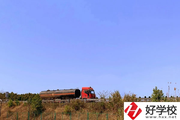 隆回湖湘職業(yè)中專學(xué)校值得學(xué)生報考么？