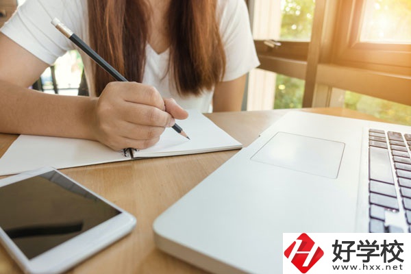 南岳區(qū)職業(yè)中等專業(yè)學(xué)校環(huán)境好不好，宿舍怎么樣？