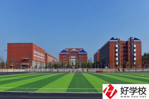 長沙縣職業(yè)中專學(xué)校運(yùn)動(dòng)場(chǎng)