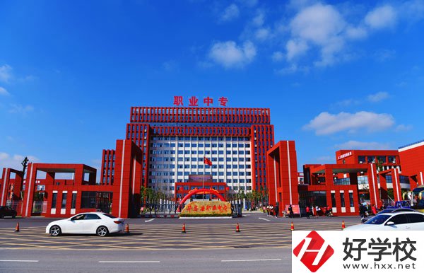 華容縣職業(yè)中專學校大門