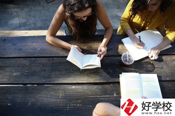 在懷化有什么職?？梢詫W習幼師？好不好？