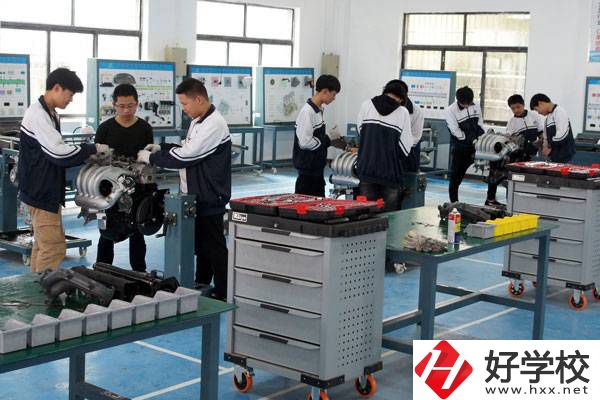 臨湘市職業(yè)中專學校學費需要多少？有沒有資助政策？