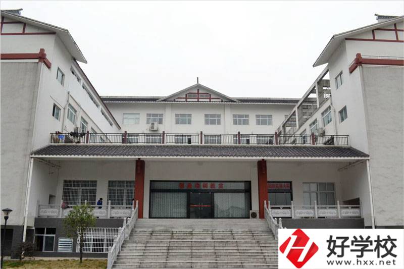 武陵源區(qū)旅游職業(yè)學(xué)校的專(zhuān)業(yè)情況怎么樣？