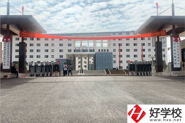 想在衡陽學(xué)計算機平面設(shè)計專業(yè)，這所學(xué)校你一定要看！