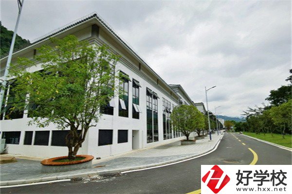 張家界公辦職高有哪幾所？一年學(xué)費(fèi)多少？