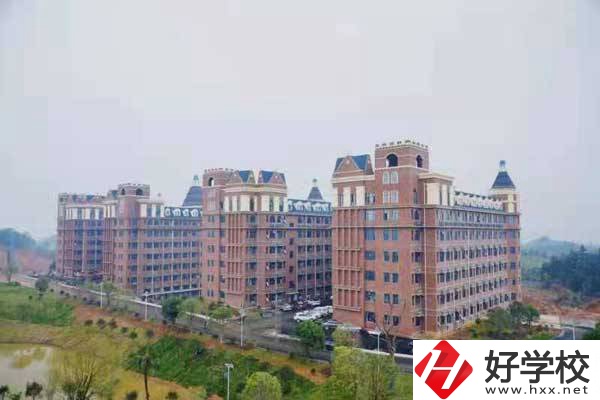 長沙市拔萃中等職業(yè)學(xué)校地址在哪？有哪些來校路線？