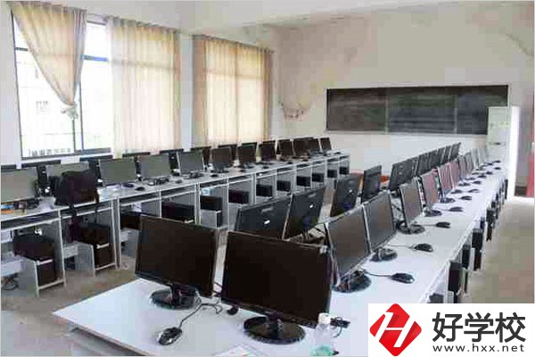 永州市第二技工學(xué)校是公辦還是民辦？辦學(xué)條件怎么樣？