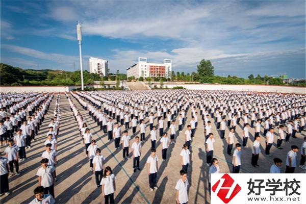 湖南懷化有什么管得嚴(yán)的中職學(xué)校？條件怎么樣？