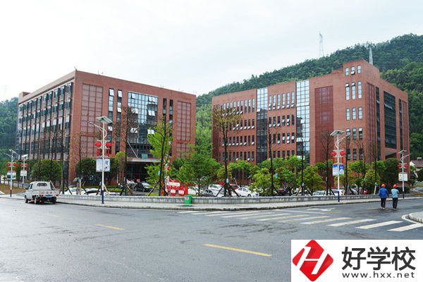 安化縣職業(yè)中專學(xué)校怎么樣，有哪些特色專業(yè)？
