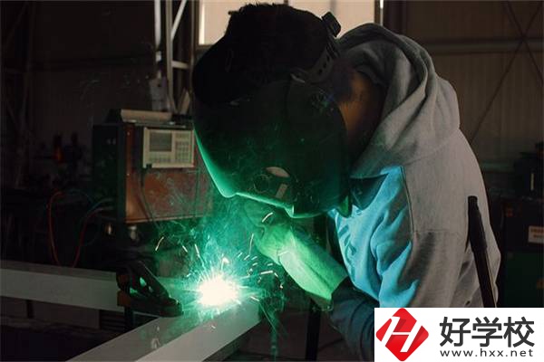 在湖南選擇技校就讀有什么優(yōu)勢(shì)？讀技校怎么樣？