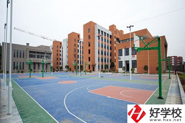 鳳凰縣職業(yè)中專學校有哪些熱門專業(yè)？