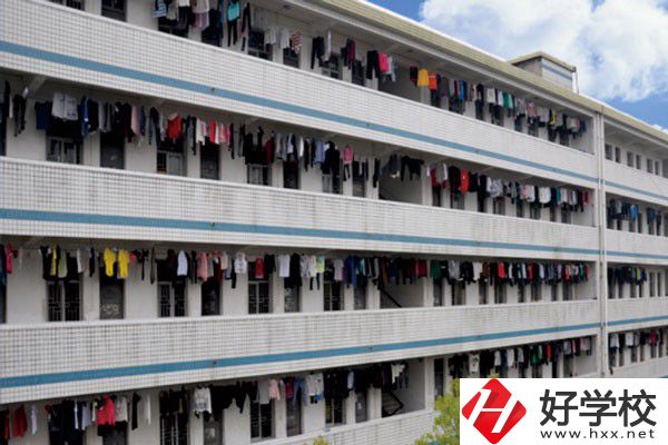 桃江縣職業(yè)中專學(xué)校辦學(xué)條件怎么樣？