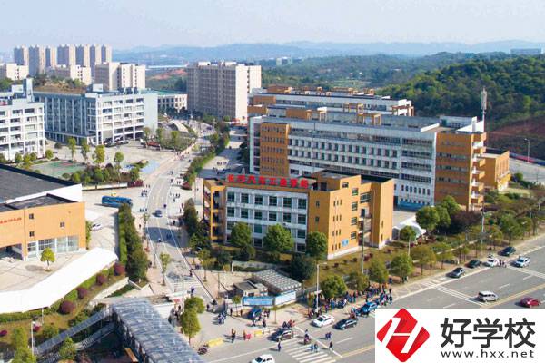 長沙汽車工業(yè)學(xué)校收費水平怎樣，如何收取費用？