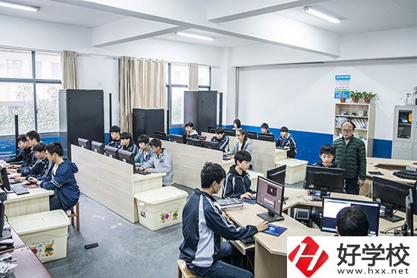 湘潭縣職業(yè)技術(shù)學校實訓室