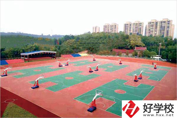 邵陽市機(jī)電職業(yè)技術(shù)學(xué)校運(yùn)動(dòng)場