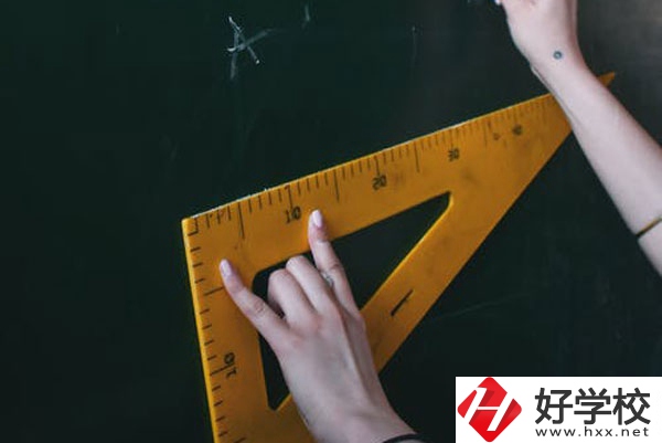郴州市第一職業(yè)中專的學(xué)費多少錢？值得讀嗎？