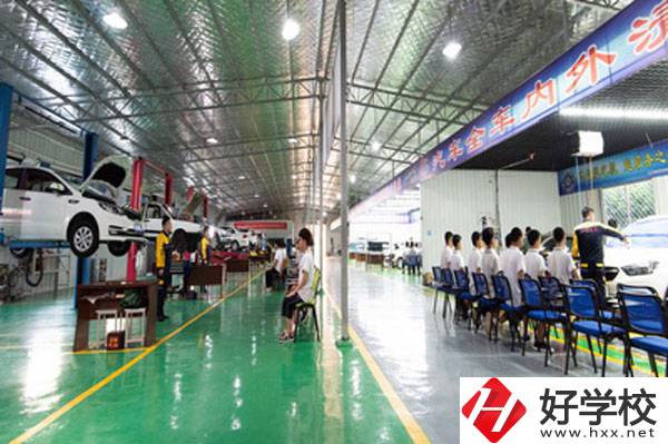 芷江民族職業(yè)中專(zhuān)汽車(chē)實(shí)訓(xùn)室
