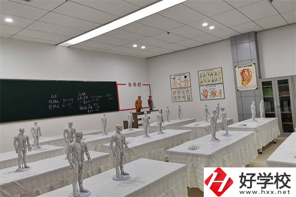 婁底衛(wèi)校招初中生嗎？學費貴嗎？