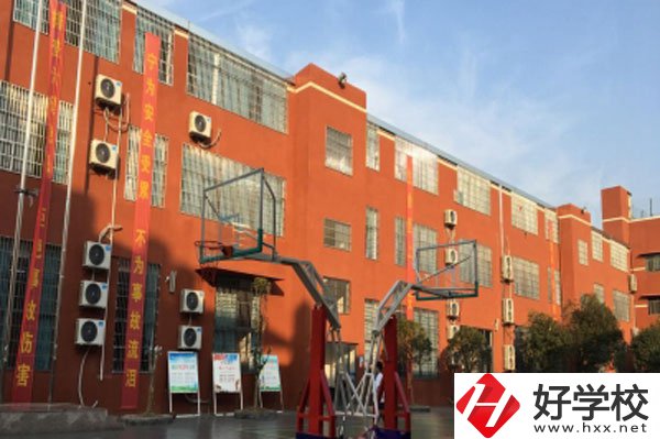 長沙市英藍中等職業(yè)學校怎么樣？收費標準如何？