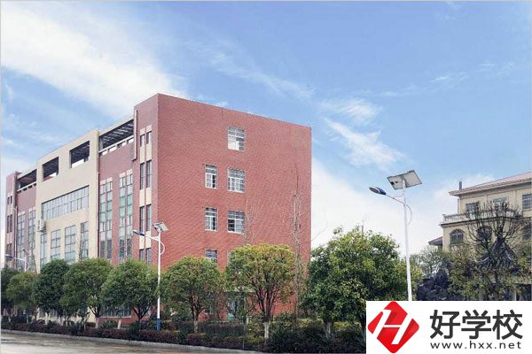 永州方政職校和寧遠縣職業(yè)中專學(xué)校哪個比較好？