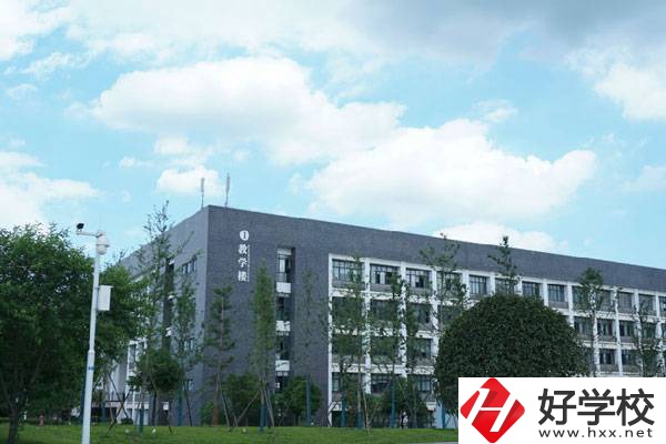 湖南吉利汽車職業(yè)技術學院(中職部)教學樓
