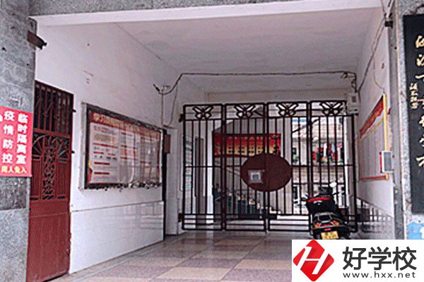 漣源市藝術(shù)學(xué)校是公辦還是民辦？學(xué)費(fèi)貴不貴？