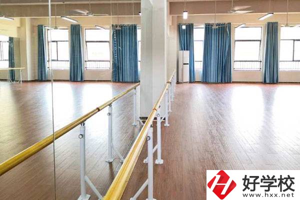 湖南大漢技工學(xué)校實(shí)訓(xùn)室