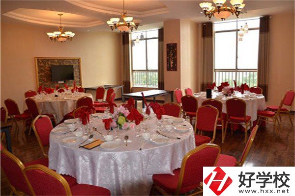 益陽(yáng)旅游管理的中職有哪些？專業(yè)就業(yè)前景如何？