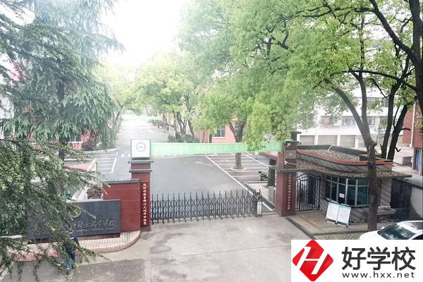 邵陽市遠(yuǎn)航中等職業(yè)技術(shù)學(xué)校是公辦還是民辦？
