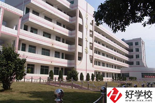沅江市職業(yè)中等專業(yè)學(xué)校實訓(xùn)室