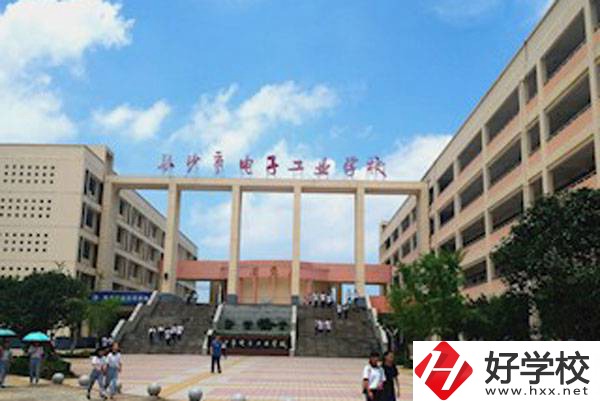 長沙市電子工業(yè)學(xué)校開設(shè)了哪些熱門專業(yè)？