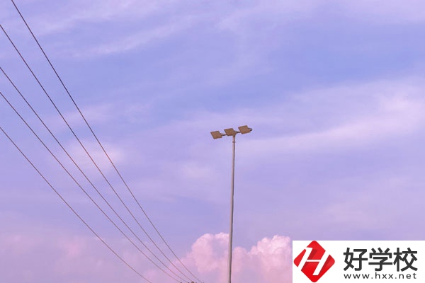 婁底市工貿(mào)職業(yè)中專(zhuān)學(xué)校怎么樣？