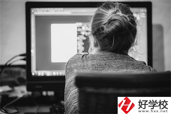 女生在湖南讀職高學什么專業(yè)好？可以參加高考嗎？